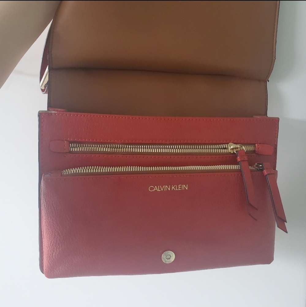 Calvin Klein Havana Women's Over Shoulder Crossbody Side Bag in Burned Orange - Picture 3 of 4